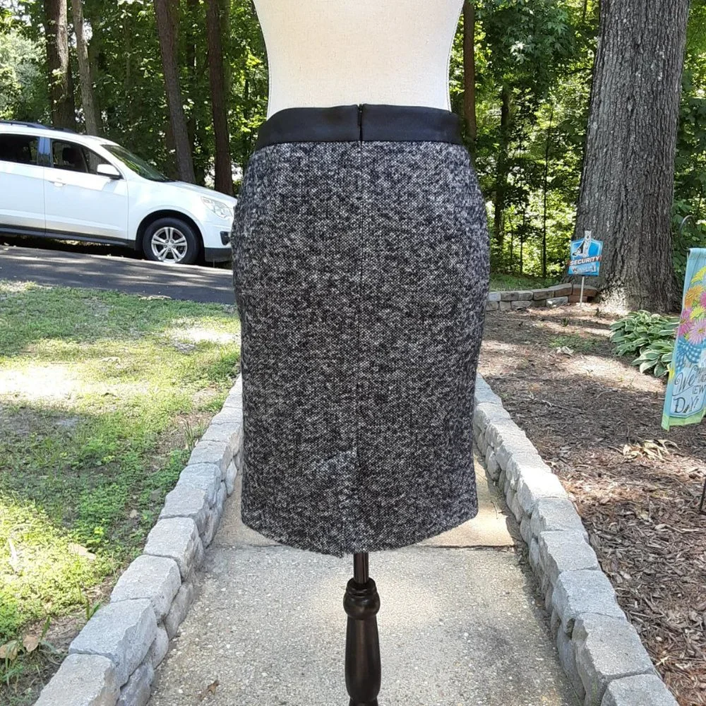 Bowden Wool Blend Skirt 6P with Black Waist Band. Back Slit. Fully Lined - Picture 3 of 11